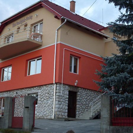 Eden Vendeghaz Hotel Miskolc Bagian luar foto