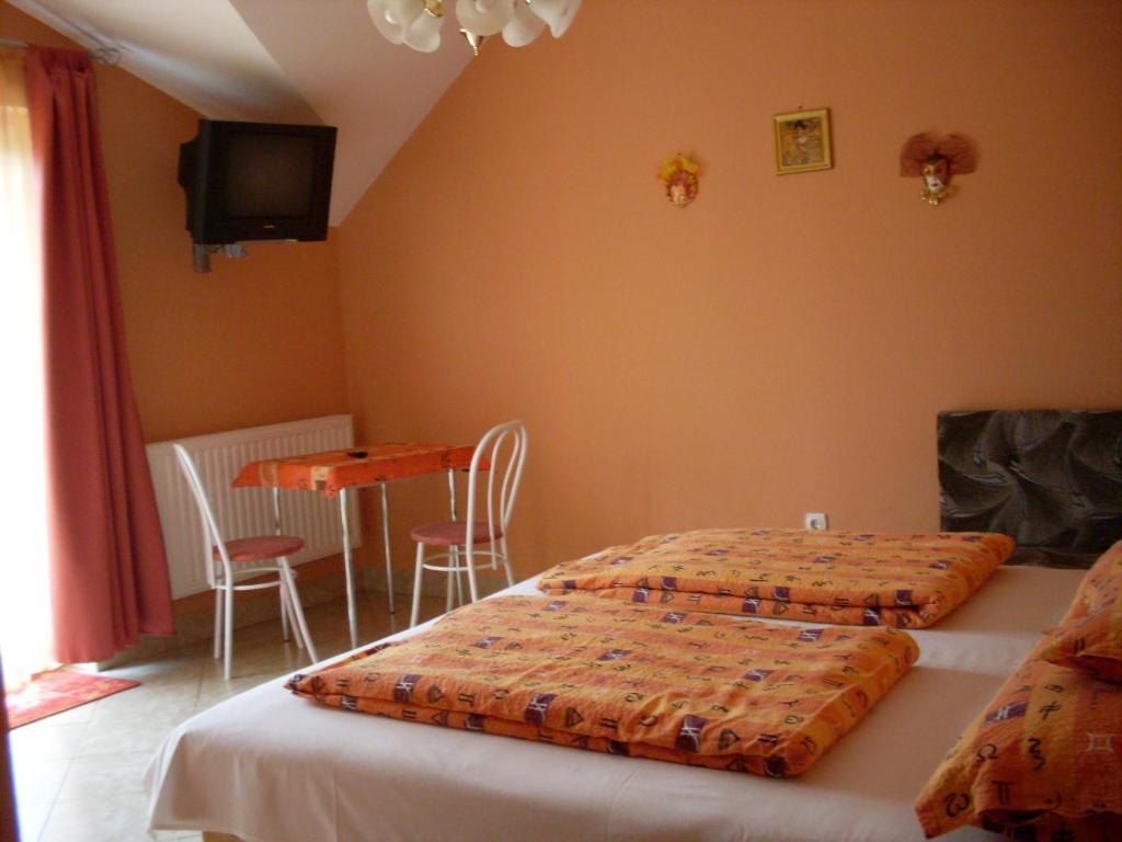 Eden Vendeghaz Hotel Miskolc Bagian luar foto