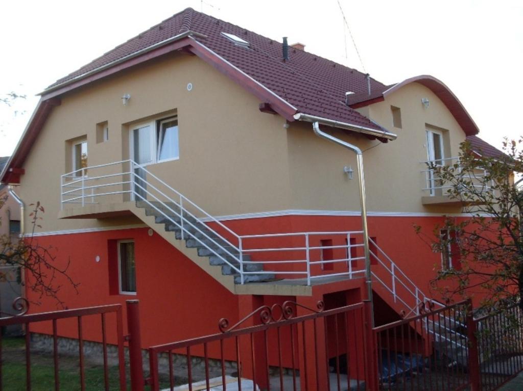 Eden Vendeghaz Hotel Miskolc Bagian luar foto