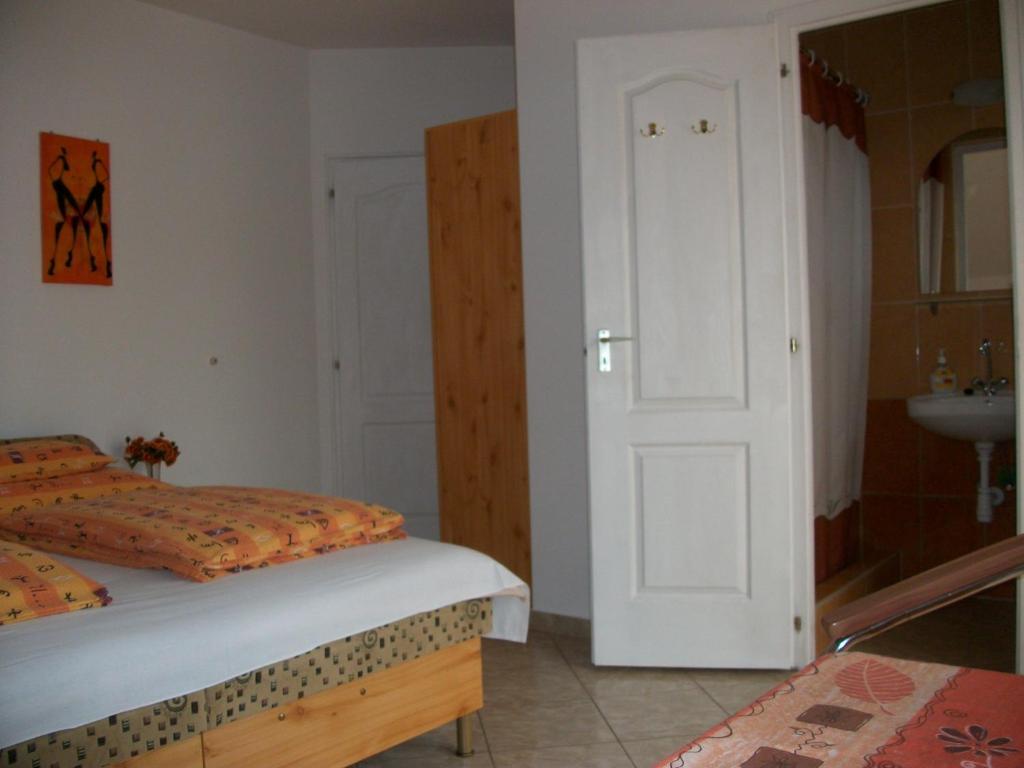 Eden Vendeghaz Hotel Miskolc Bagian luar foto